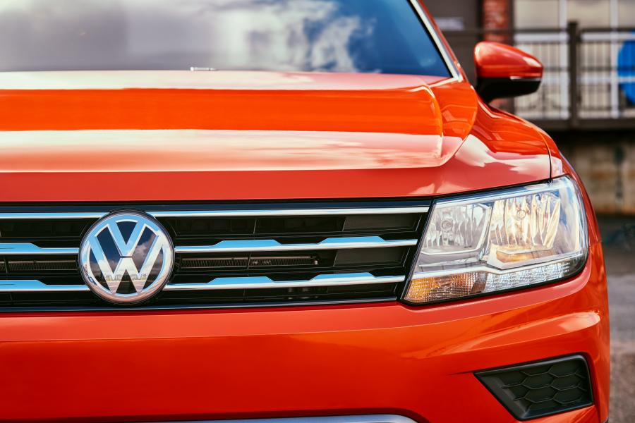 Детали экстерьера Volkswagen Tiguan S 2017 года  (NA) (фото 8 из 20)